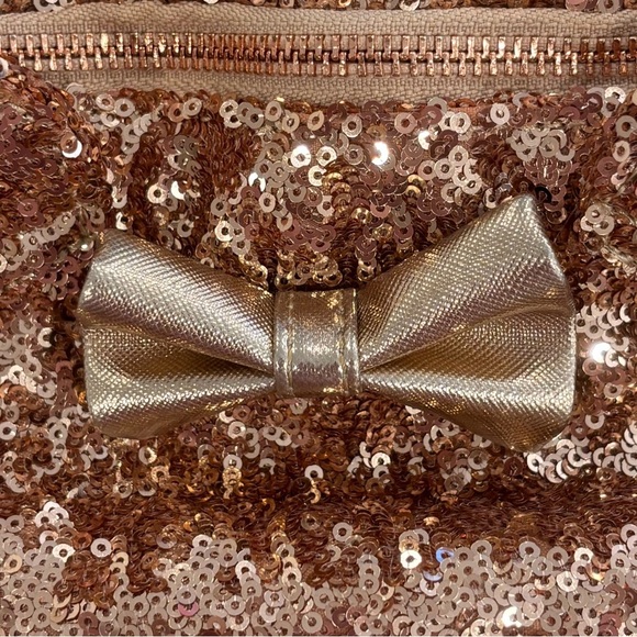 Loungefly Disney Minnie Mouse Rose Gold Sequin Bow Fanny Pack - Picture 3 of 6